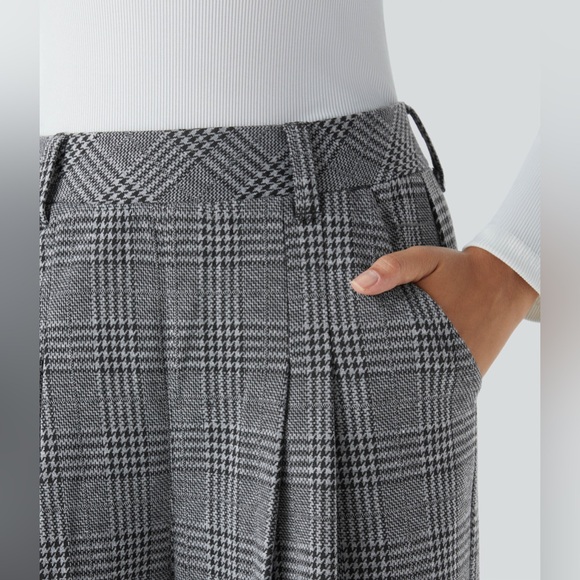 Halara High Waisted Pocket Wide Leg Houndstooth
Plaid Casual Pants - Picture 3 of 4